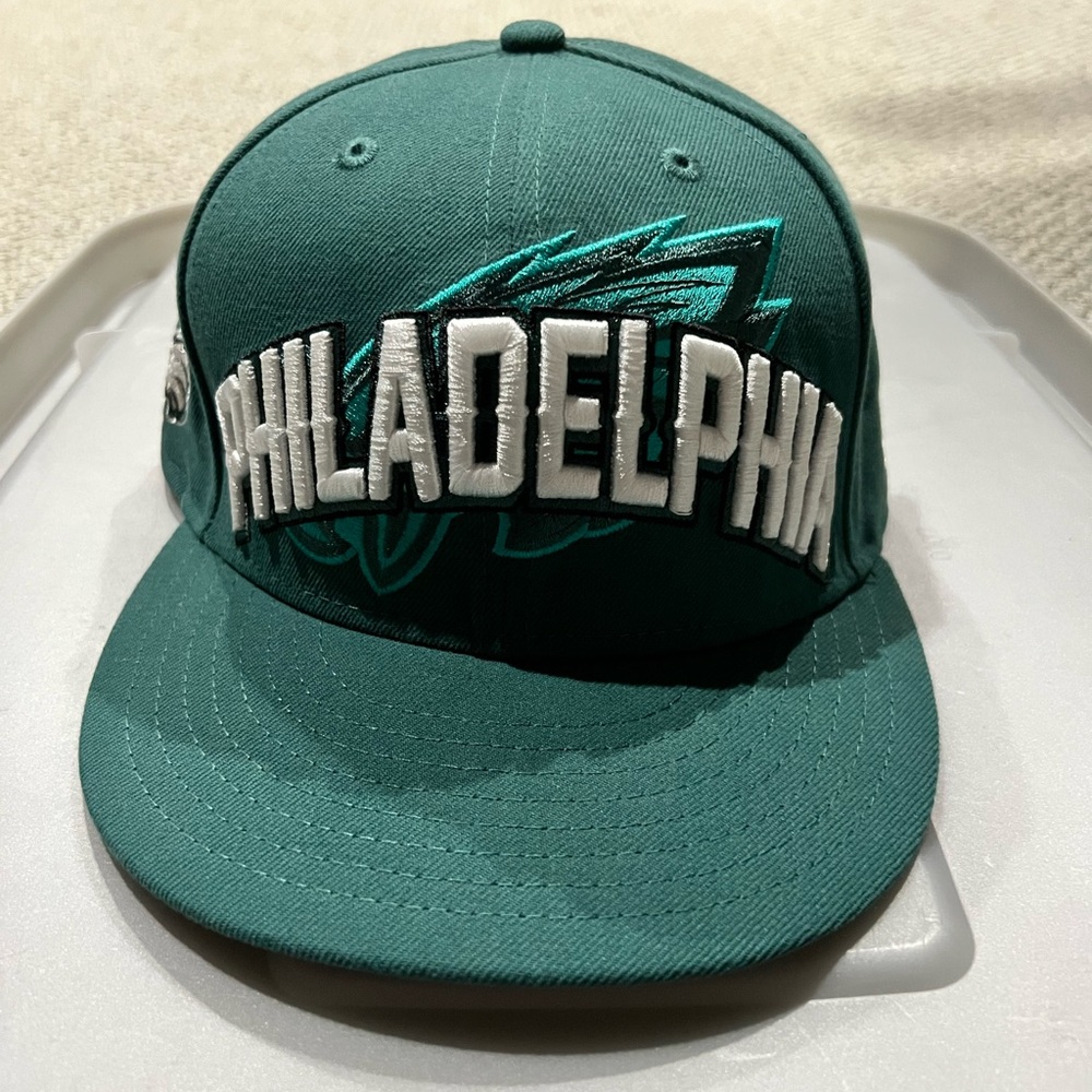 Awesome Fitted (7 1/2) Philadelphia Eagles New Era Hat. Retro!!!